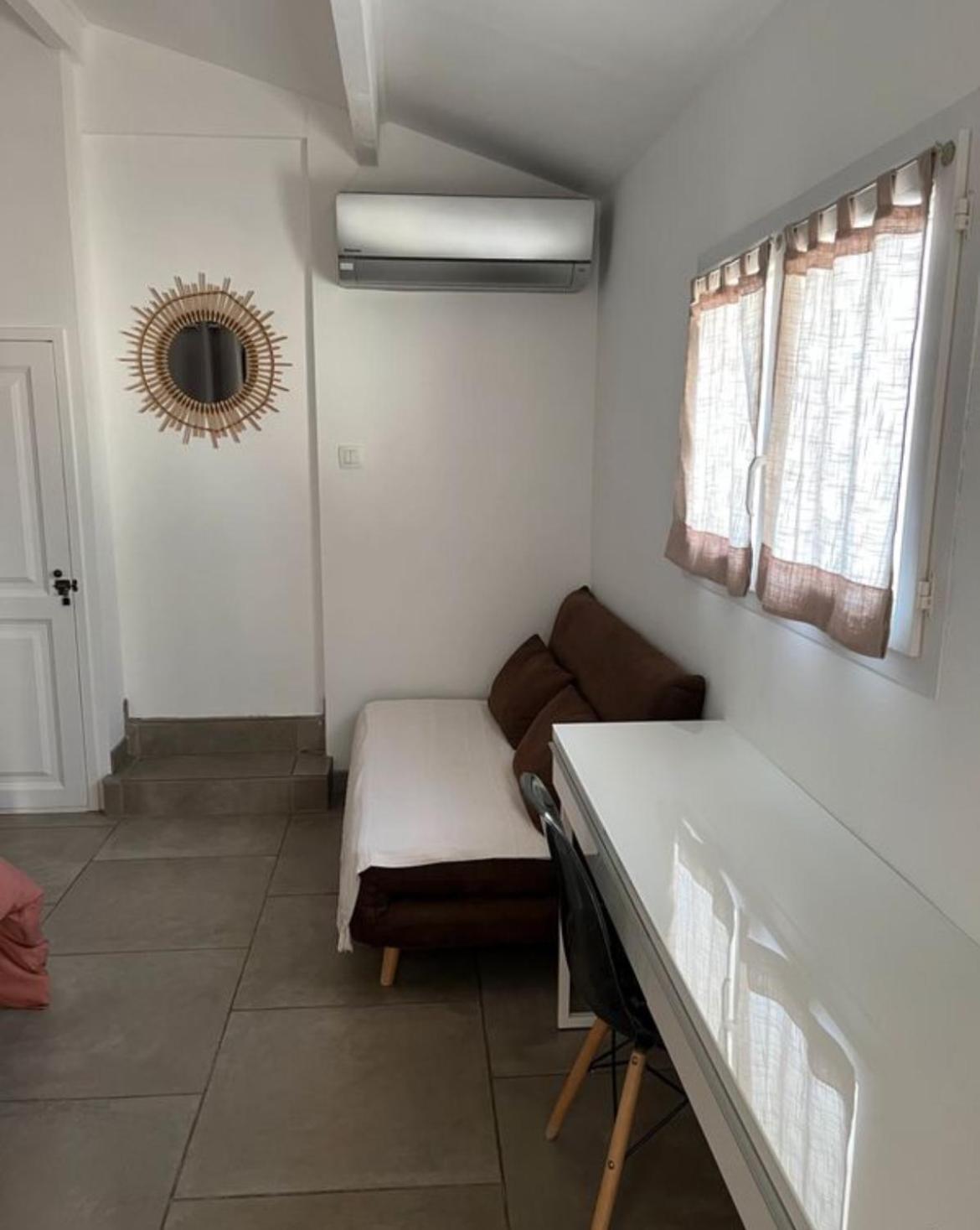 « La Parenthese » Gite En Camargue Арль Экстерьер фото